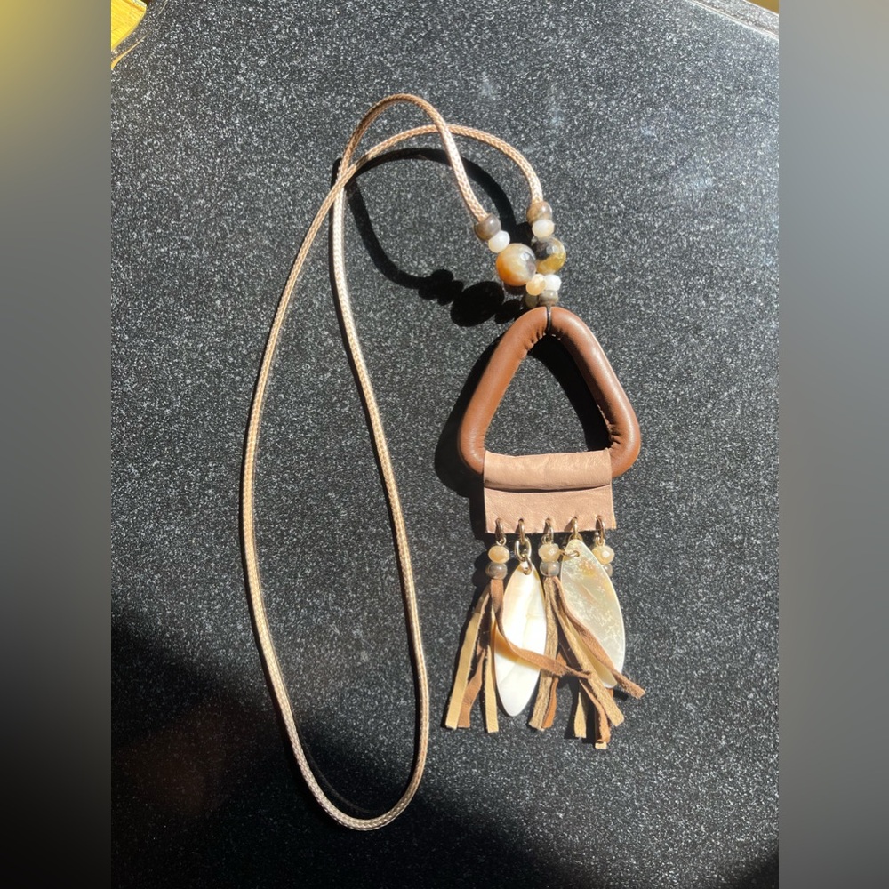 Long leather and stone necklace for women. - Picture 3 of 4